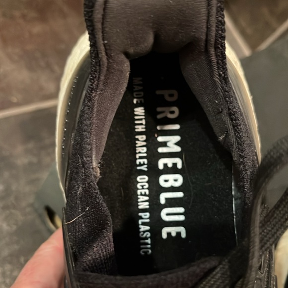 Adidas Ultraboost Women’s Size 9 1/2 in preowned good condition - Picture 3 of 7